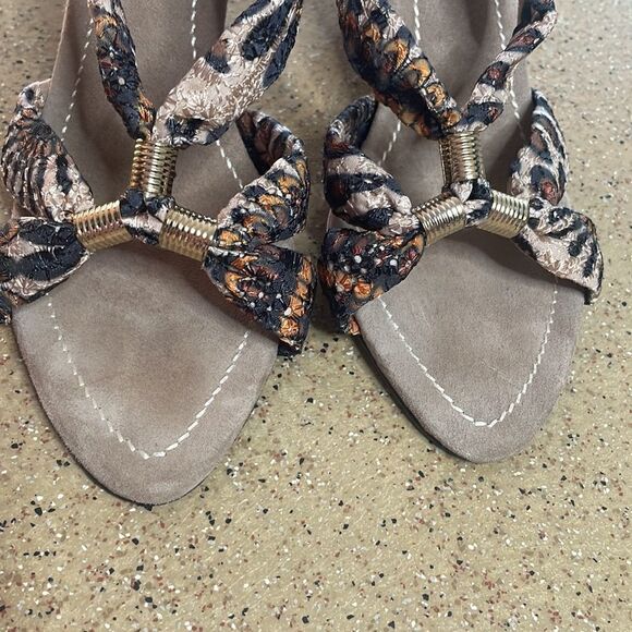 J.Renee "Yolanda" Fabric and Suede Wood Heel Sandals sz 8 - Picture 16 of 16